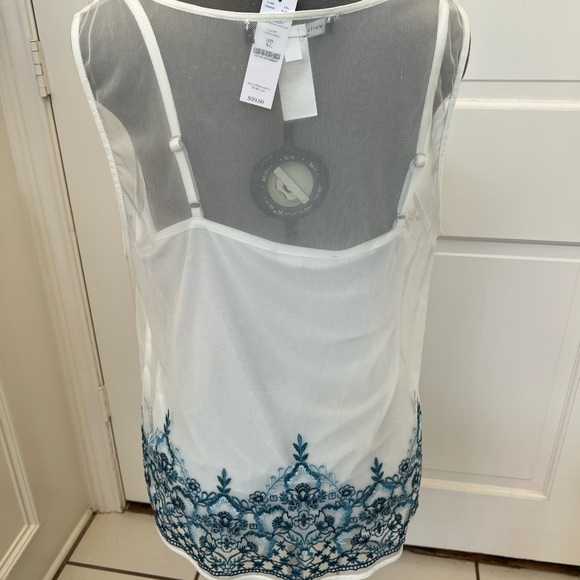 White mesh top with ocean embroidery. - Picture 5 of 9